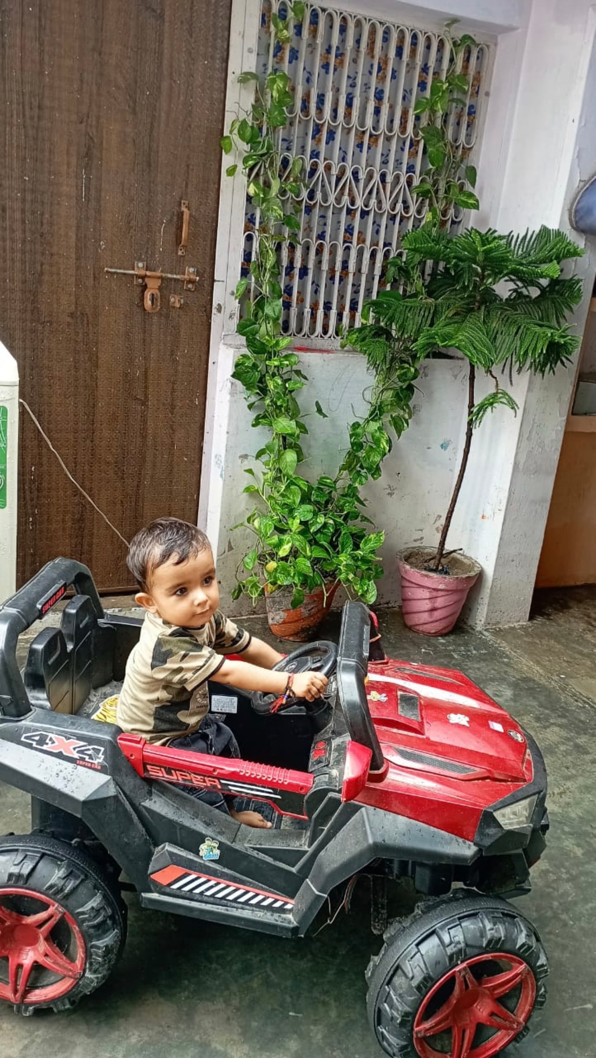 Ritul în toy car of Yash